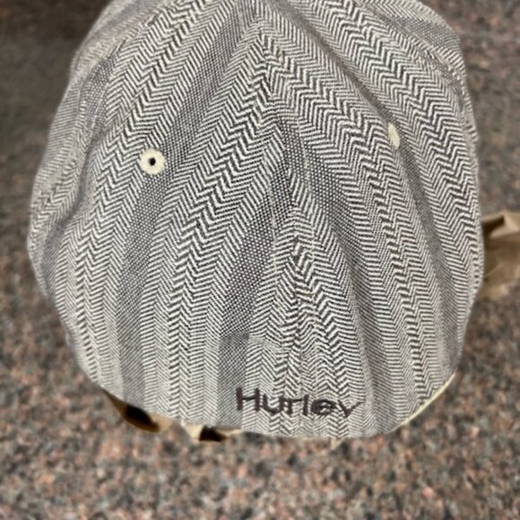 Hurley Flex-fit Baseball hat - Picture 6 of 13